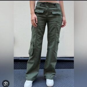 brandy melville kim cargo pants (green)